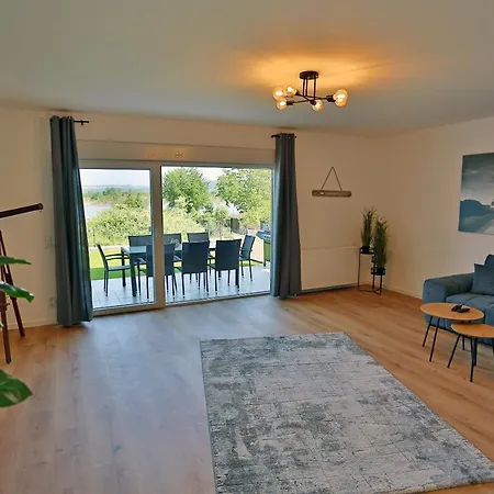 Tatil Evi Rhein Domizil Mit Rheinblick Urmitz